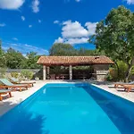 Cozy In With Swimming Pool * Pinezići