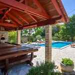 Cozy In With Swimming Pool *