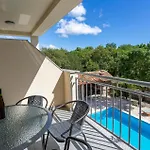 Διαμέρισμα Cozy In With Swimming Pool