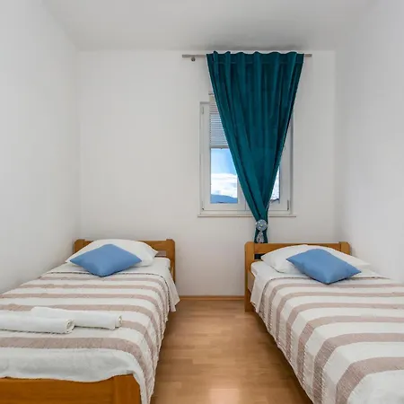 2 Bedroom In Pinezici (Krk)