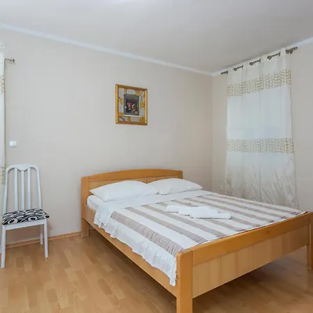 2 Bedroom In * Pinezici (Krk)
