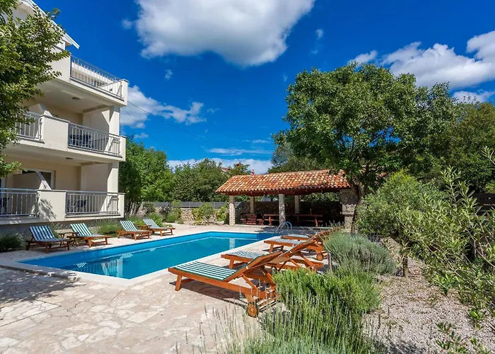 2 Bedroom In Apartament Pinezići
