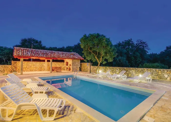 2 Bedroom In Apartament Pinezići