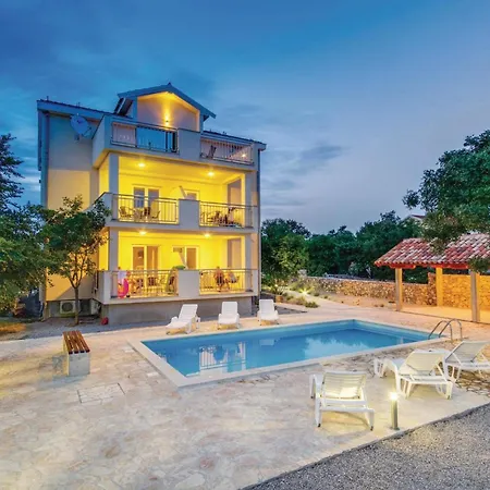 Cozy In With Swimming Pool Pinezići
