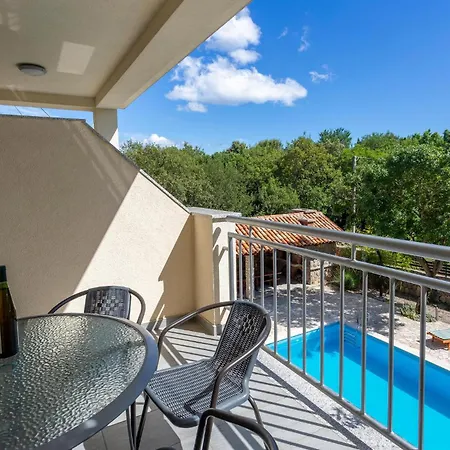 Apartment Cozy In With Swimming Pool