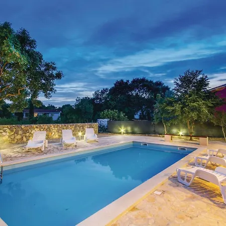 Apartment Cozy In With Swimming Pool Pinezići